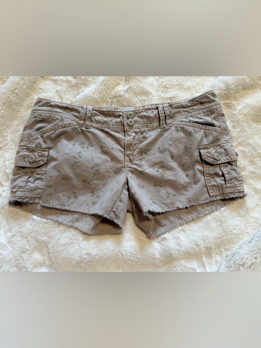 American Eagle Women’s Taupe Cargo Shorts with Subtle Floral Print